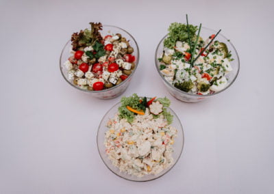Sałatki cateringowe - warzywna, grecka, brokuły w sosie
