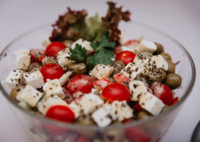 Sałatka grecka z oliwkami i fetą