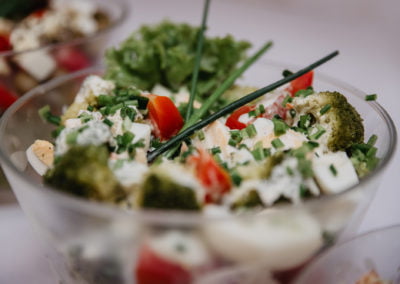 Sałatka z brokułem, jajkiem i pomidorem