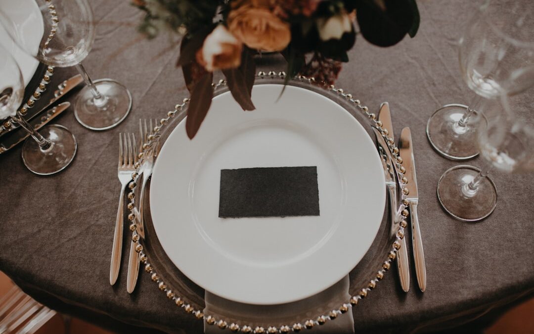 Catering na imprezy: Jak zorganizować udane wydarzenie