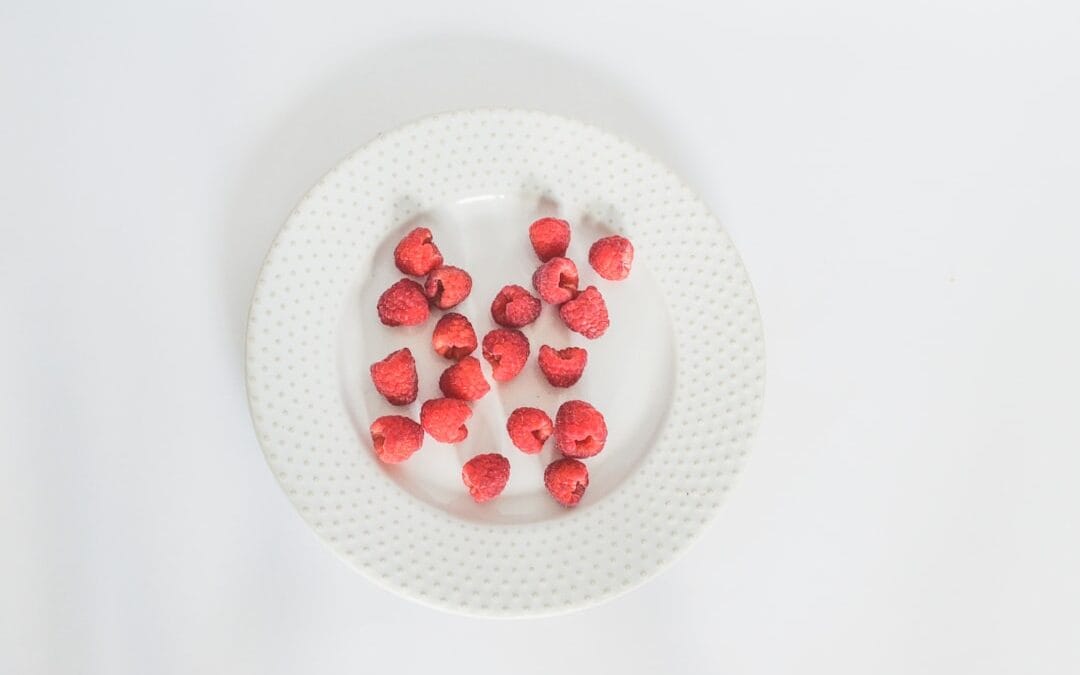 Najlepsze przekąski na imprezę: talerz pyszności